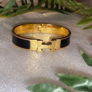 “Hermes” Snap on Bracelet